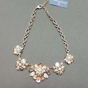 Bnwt Sparkly necklace